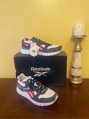 NWT Mens size 10.5 Reebok Navy, White & Red Classic Runner sneakers